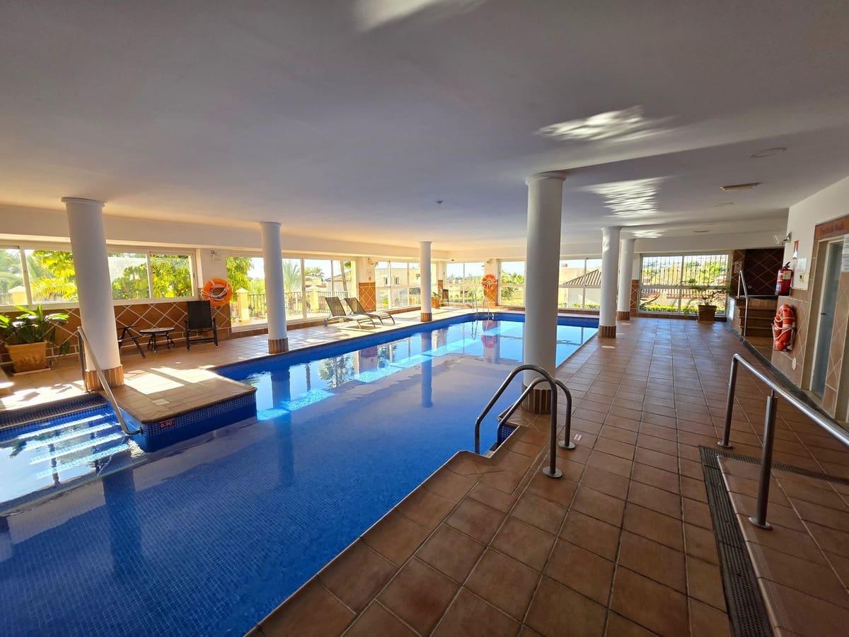 2 soveværelse Lejlighed til salg i Marbella med swimmingpool garage - € 749.000 (Ref: 9675990)