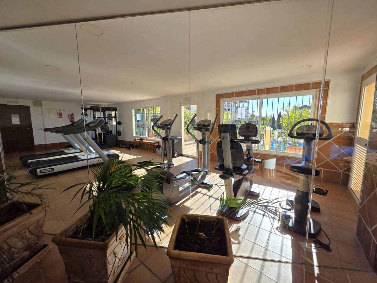 2 soveværelse Lejlighed til salg i Marbella med swimmingpool garage - € 749.000 (Ref: 9675990)