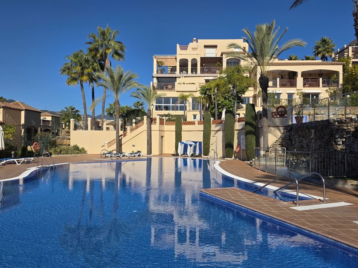 2 soveværelse Lejlighed til salg i Marbella med swimmingpool garage - € 749.000 (Ref: 9675990)