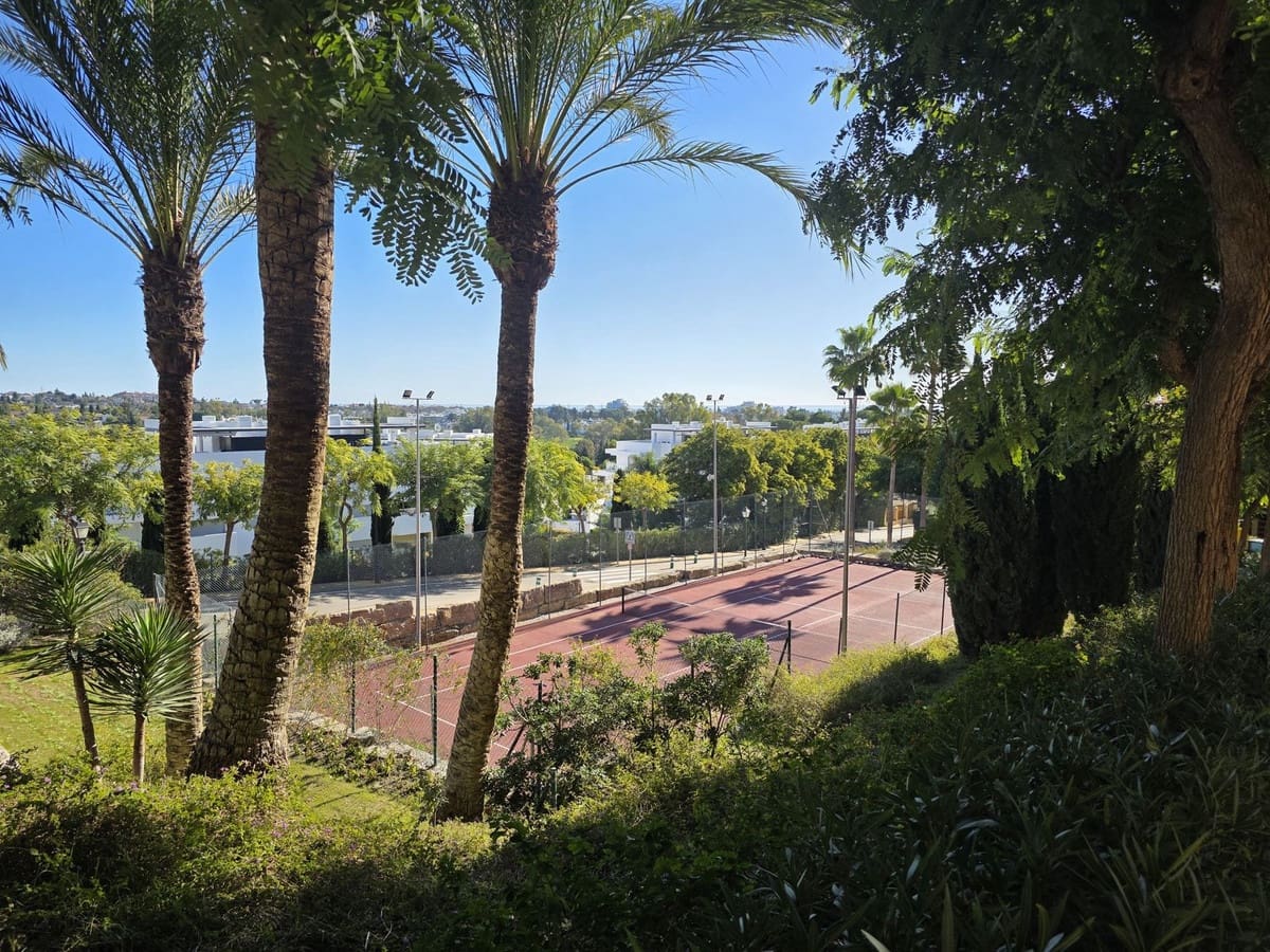 2 soveværelse Lejlighed til salg i Marbella med swimmingpool garage - € 749.000 (Ref: 9675990)