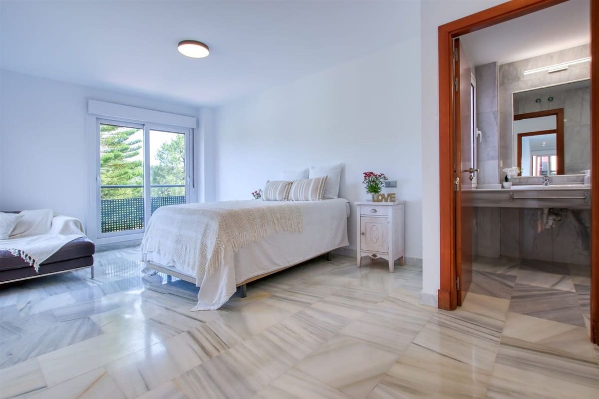 3 bedroom Villa for sale in Benahavis with pool garage - € 679,000 (Ref: 9703251)