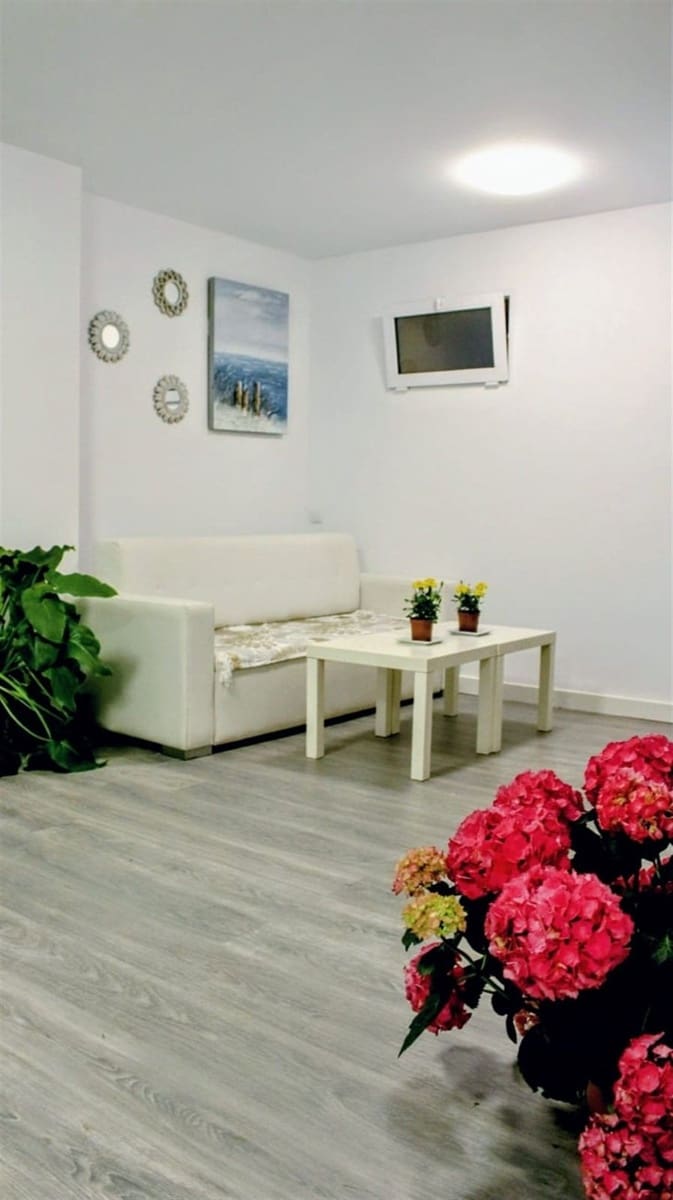 3 bedroom Villa for sale in Benahavis with pool garage - € 679,000 (Ref: 9703251)