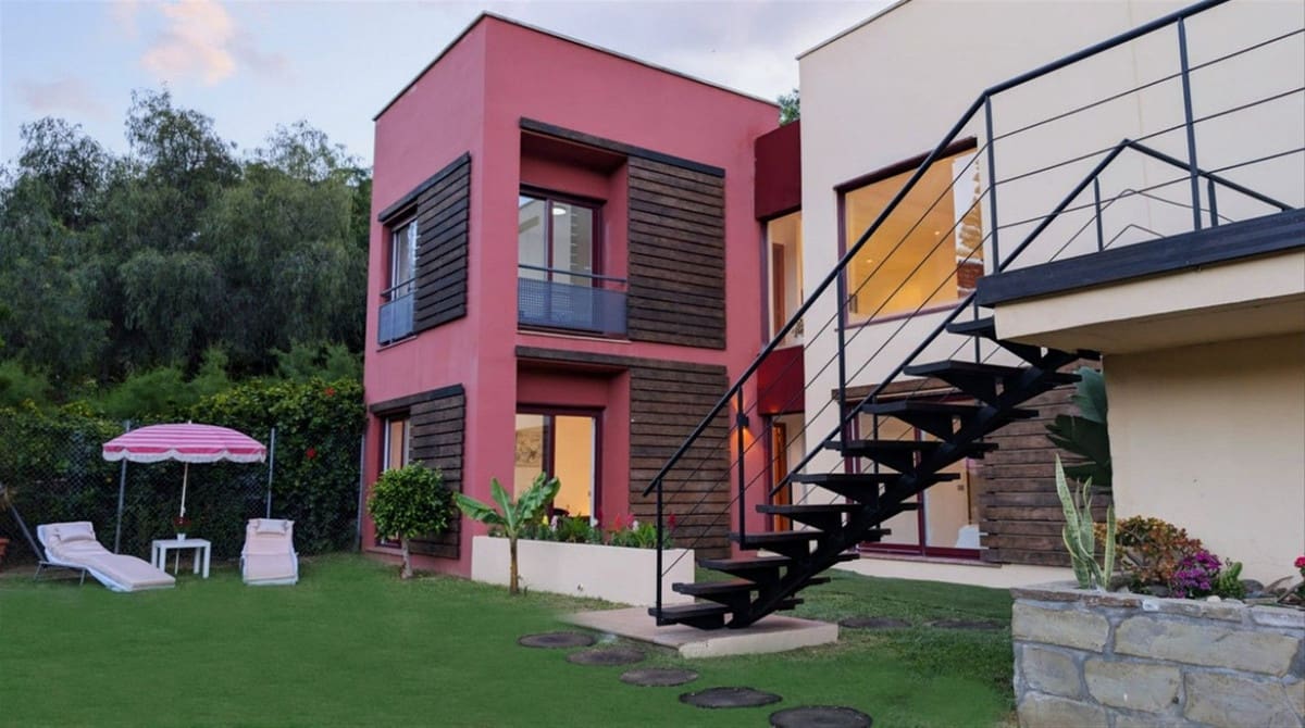 3 bedroom Villa for sale in Benahavis with pool garage - € 679,000 (Ref: 9703251)