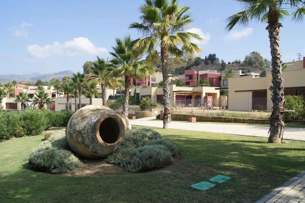 3 bedroom Villa for sale in Benahavis with pool garage - € 679,000 (Ref: 9703251)