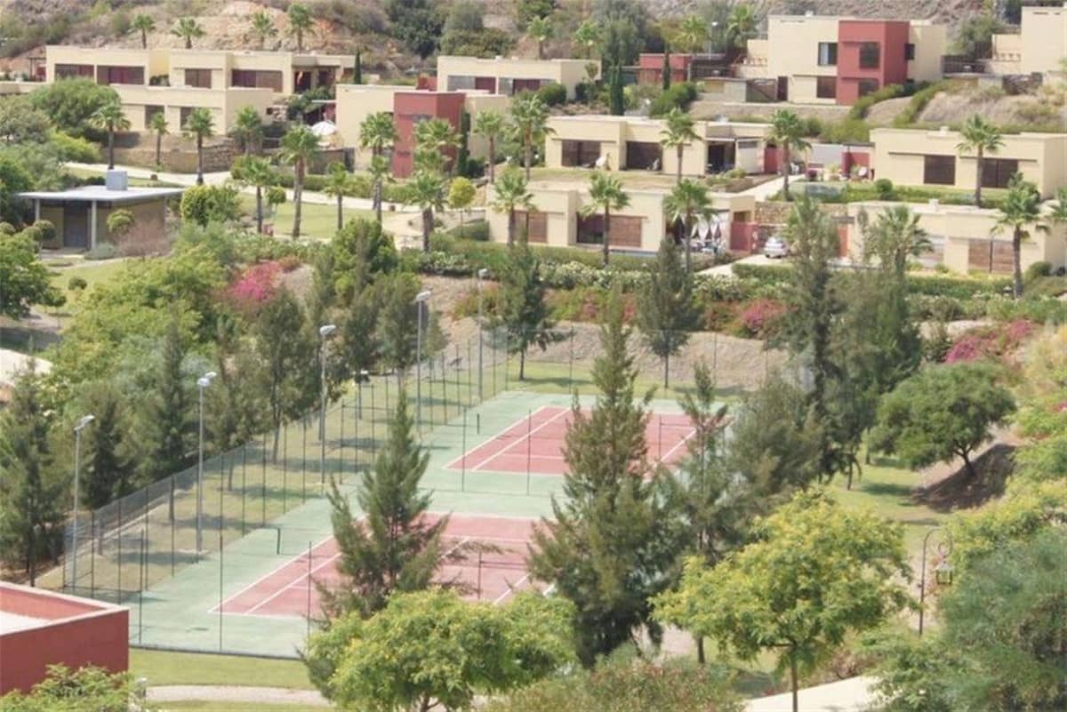 3 bedroom Villa for sale in Benahavis with pool garage - € 679,000 (Ref: 9703251)