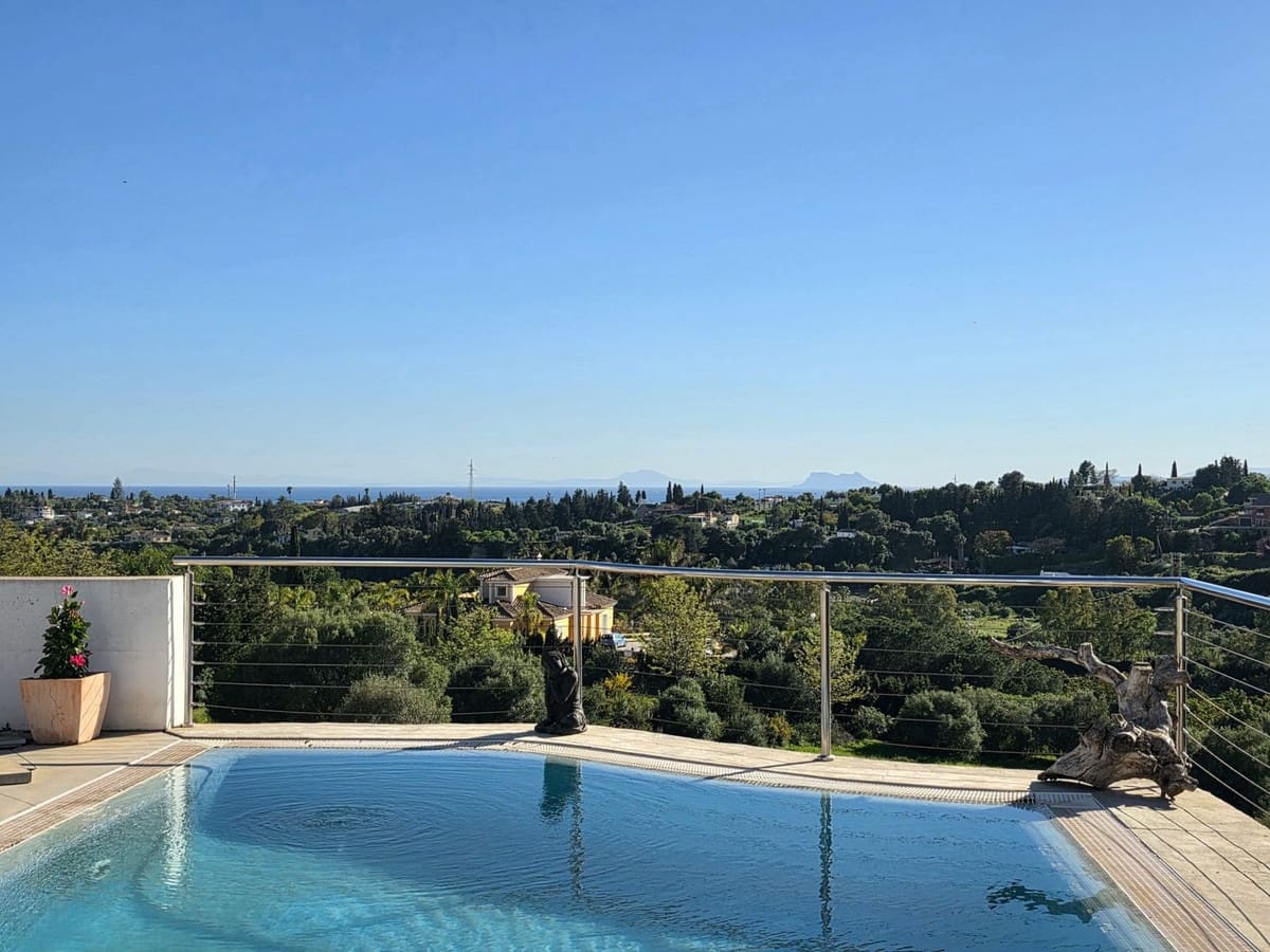 4 soverom Villa til salgs i Estepona med svømmebasseng garasje - € 929 000 (Ref: 9747468)