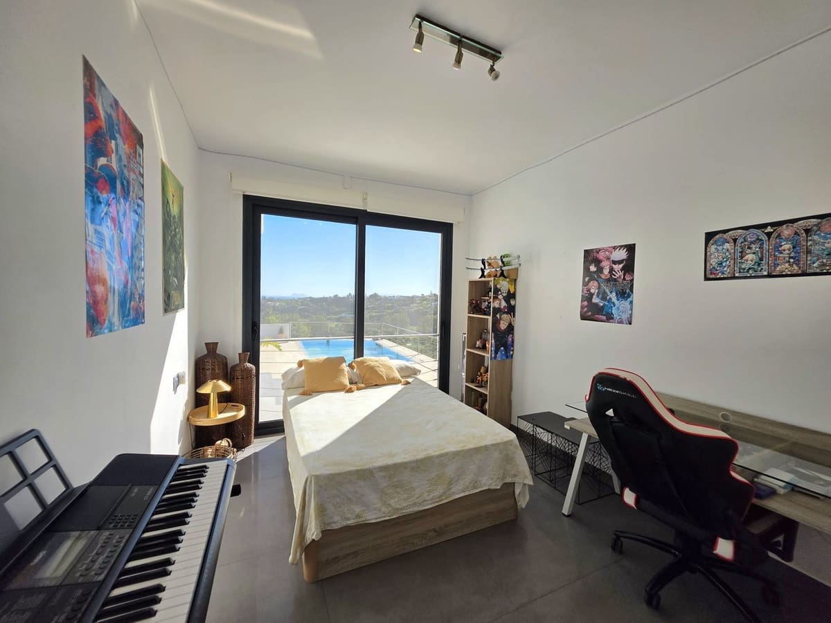 4 soverom Villa til salgs i Estepona med svømmebasseng garasje - € 929 000 (Ref: 9747468)