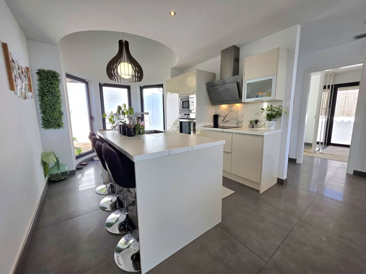 4 soverom Villa til salgs i Estepona med svømmebasseng garasje - € 929 000 (Ref: 9747468)