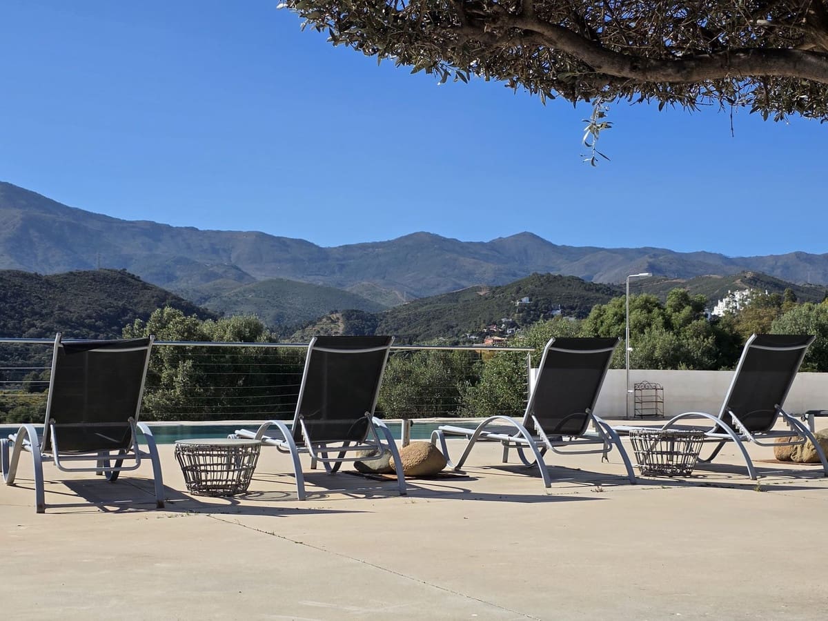 4 bedroom Villa for sale in Estepona with pool garage - € 929,000 (Ref: 9747468)