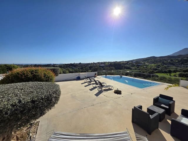 4 sypialnia Willa na sprzedaż w Estepona z basenem garażem - 929 000 € (Ref: 9747468)