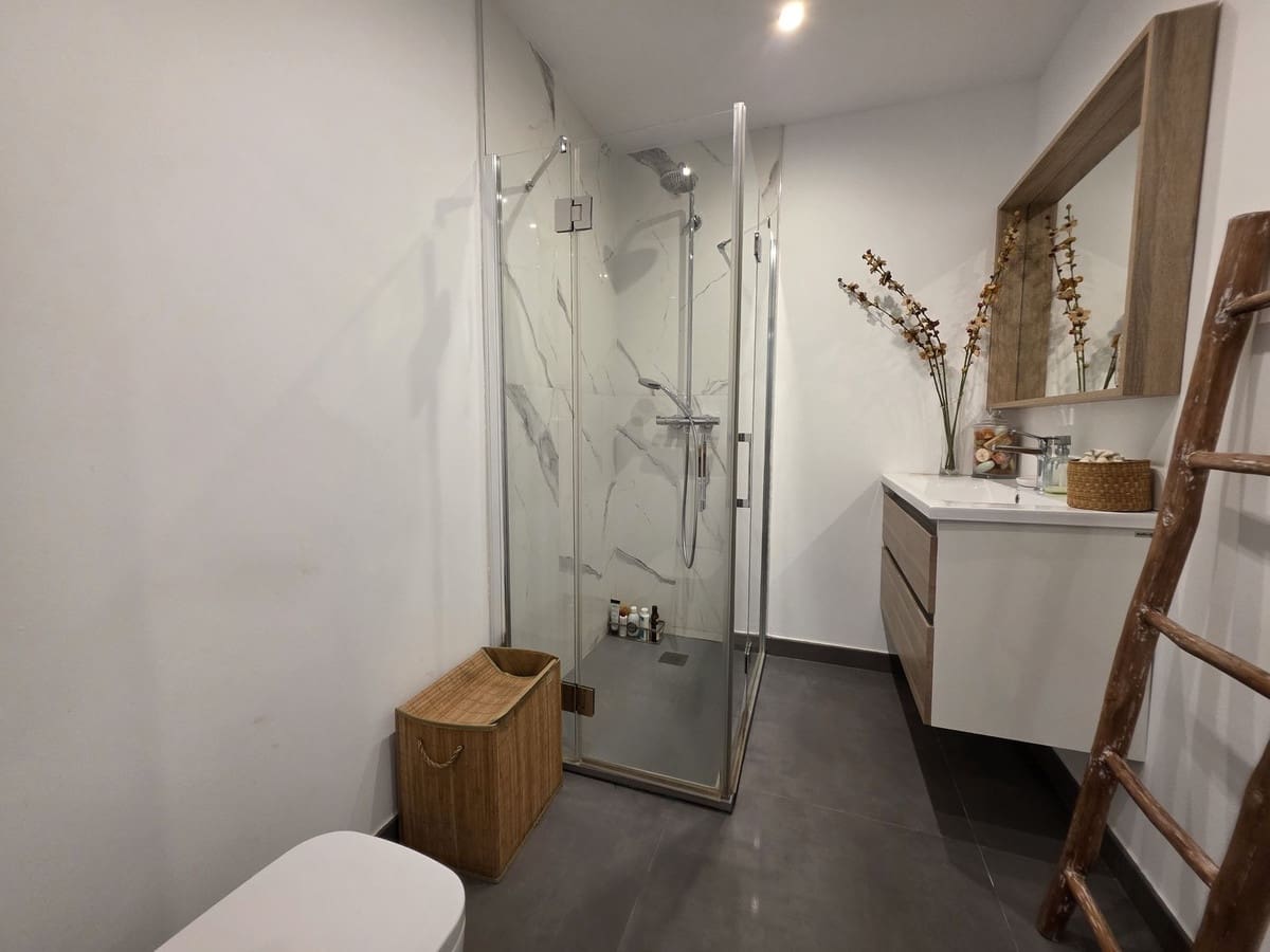 4 bedroom Villa for sale in Estepona with pool garage - € 929,000 (Ref: 9747468)