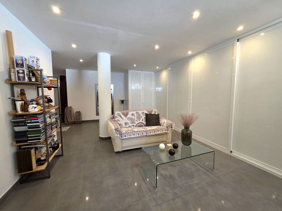 4 bedroom Villa for sale in Estepona with pool garage - € 929,000 (Ref: 9747468)