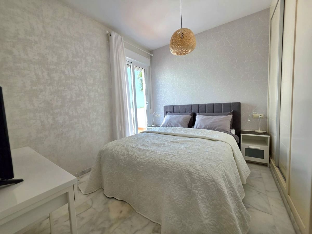 2 slaapkamer Penthouse te koop in Estepona met zwembad garage - € 319.000 (Ref: 9753655)