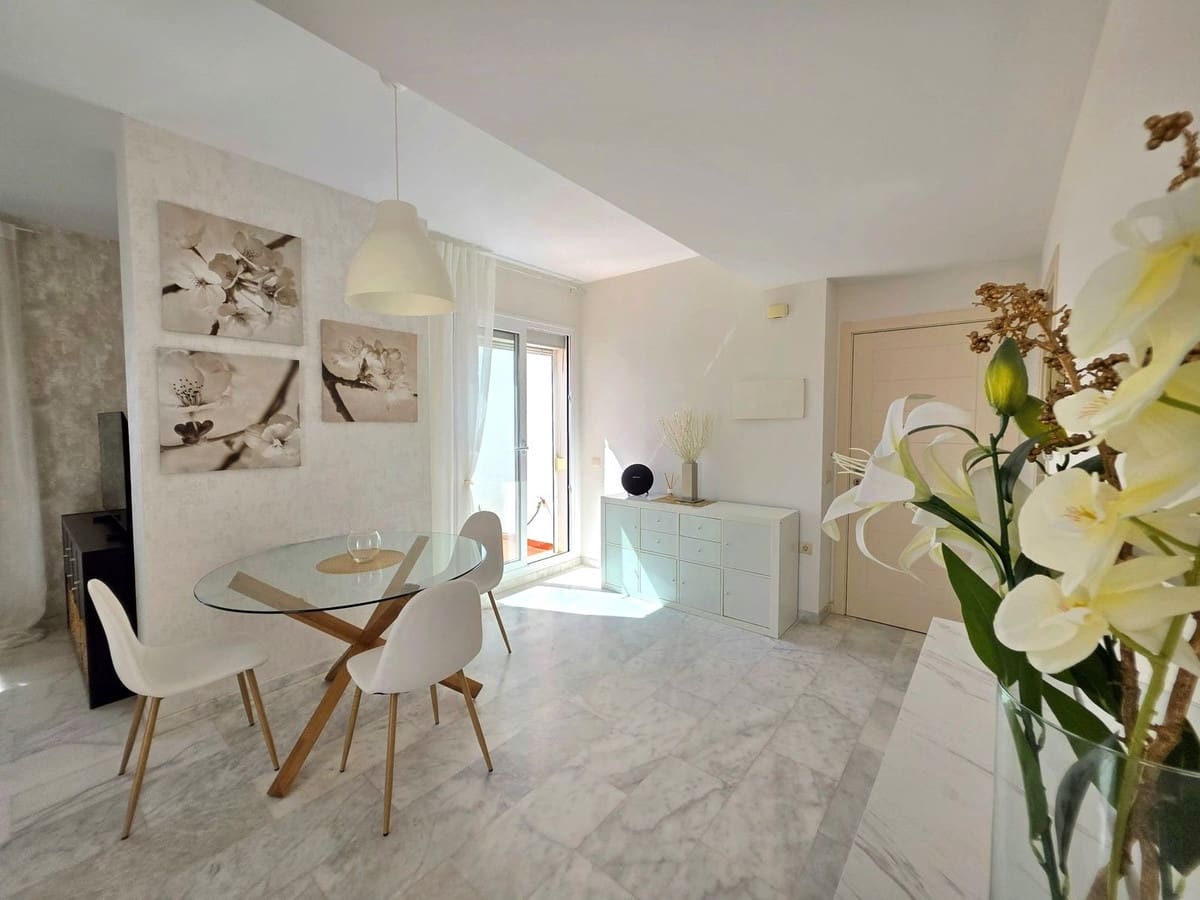 2 slaapkamer Penthouse te koop in Estepona met zwembad garage - € 319.000 (Ref: 9753655)