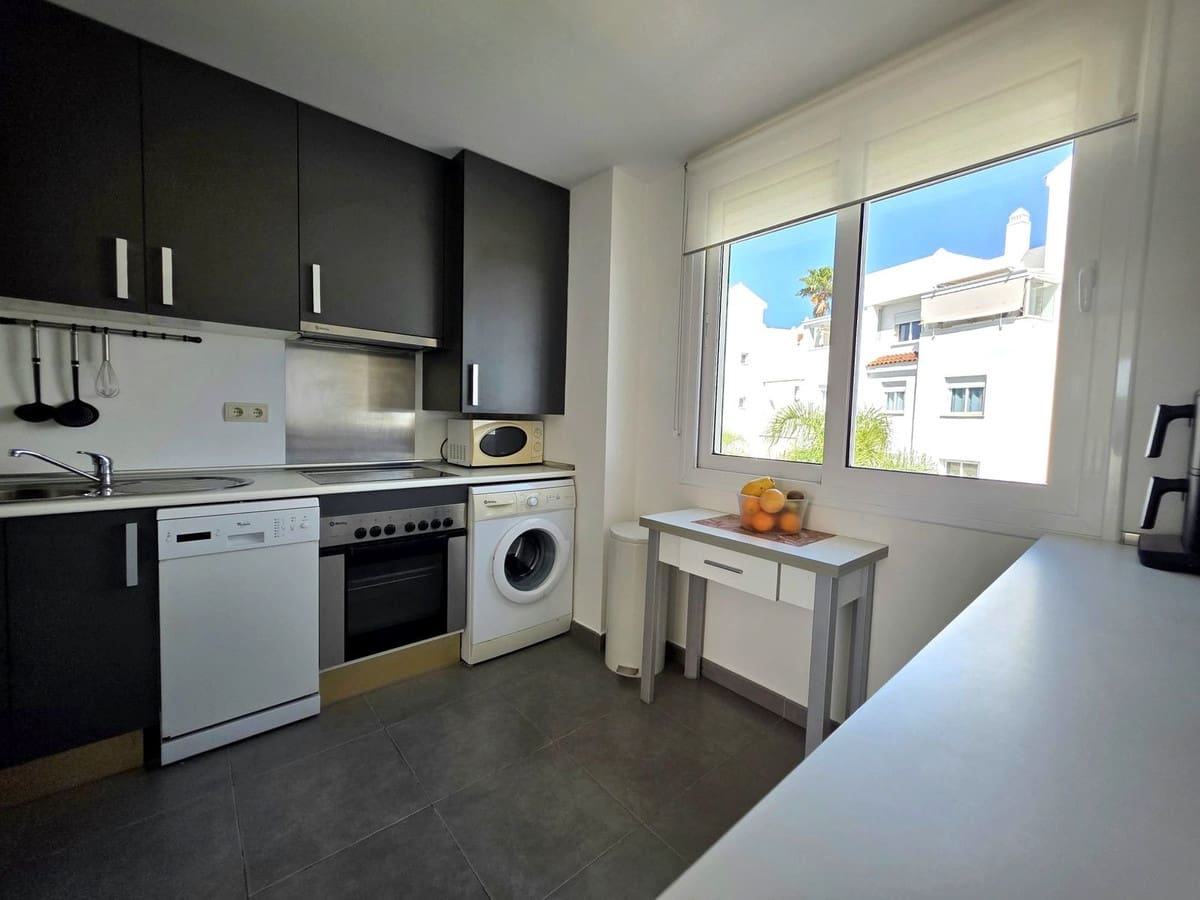 2 bedroom Penthouse for sale in Estepona with pool garage - € 315,000 (Ref: 9753655)