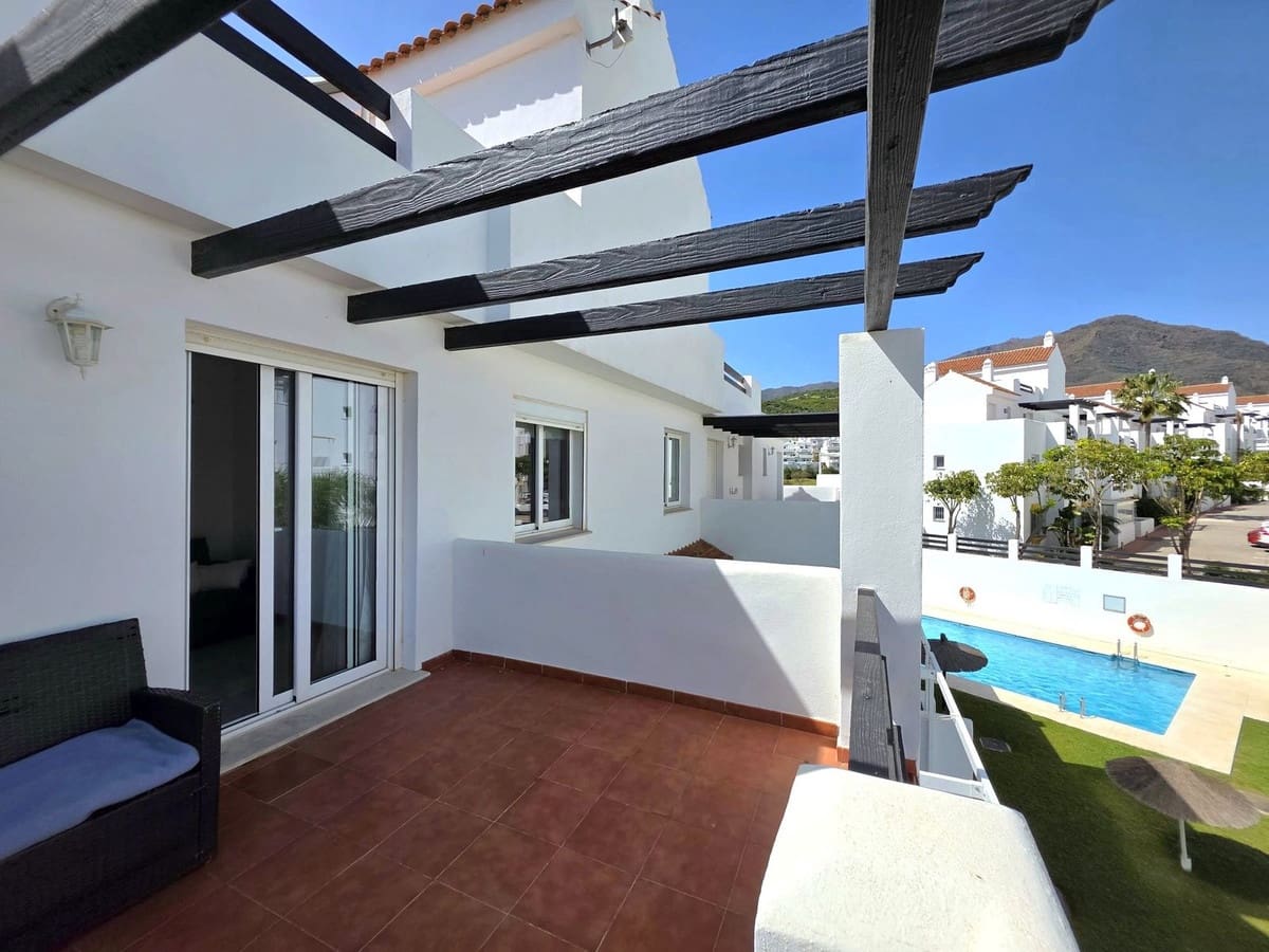 2 bedroom Penthouse for sale in Estepona with pool garage - € 315,000 (Ref: 9753655)