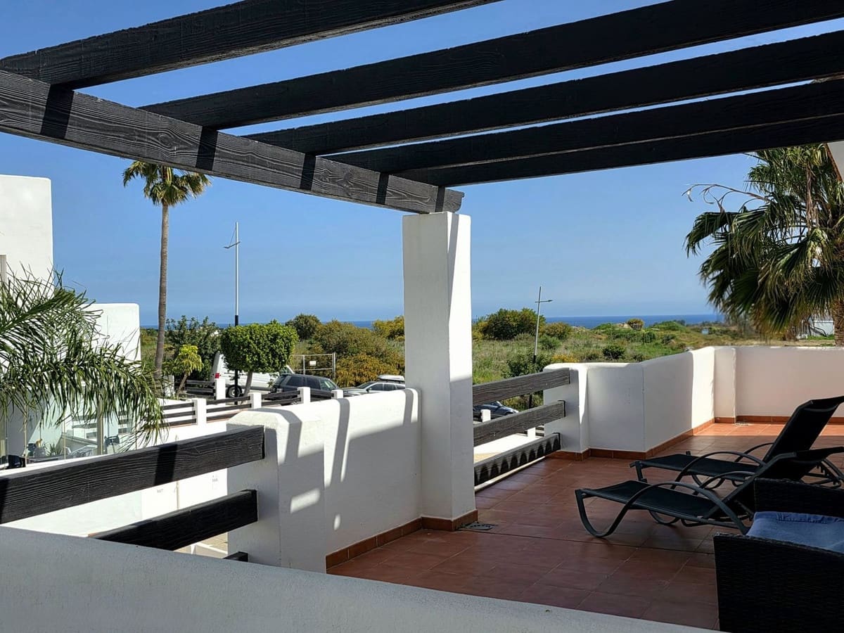 2 bedroom Penthouse for sale in Estepona with pool garage - € 315,000 (Ref: 9753655)