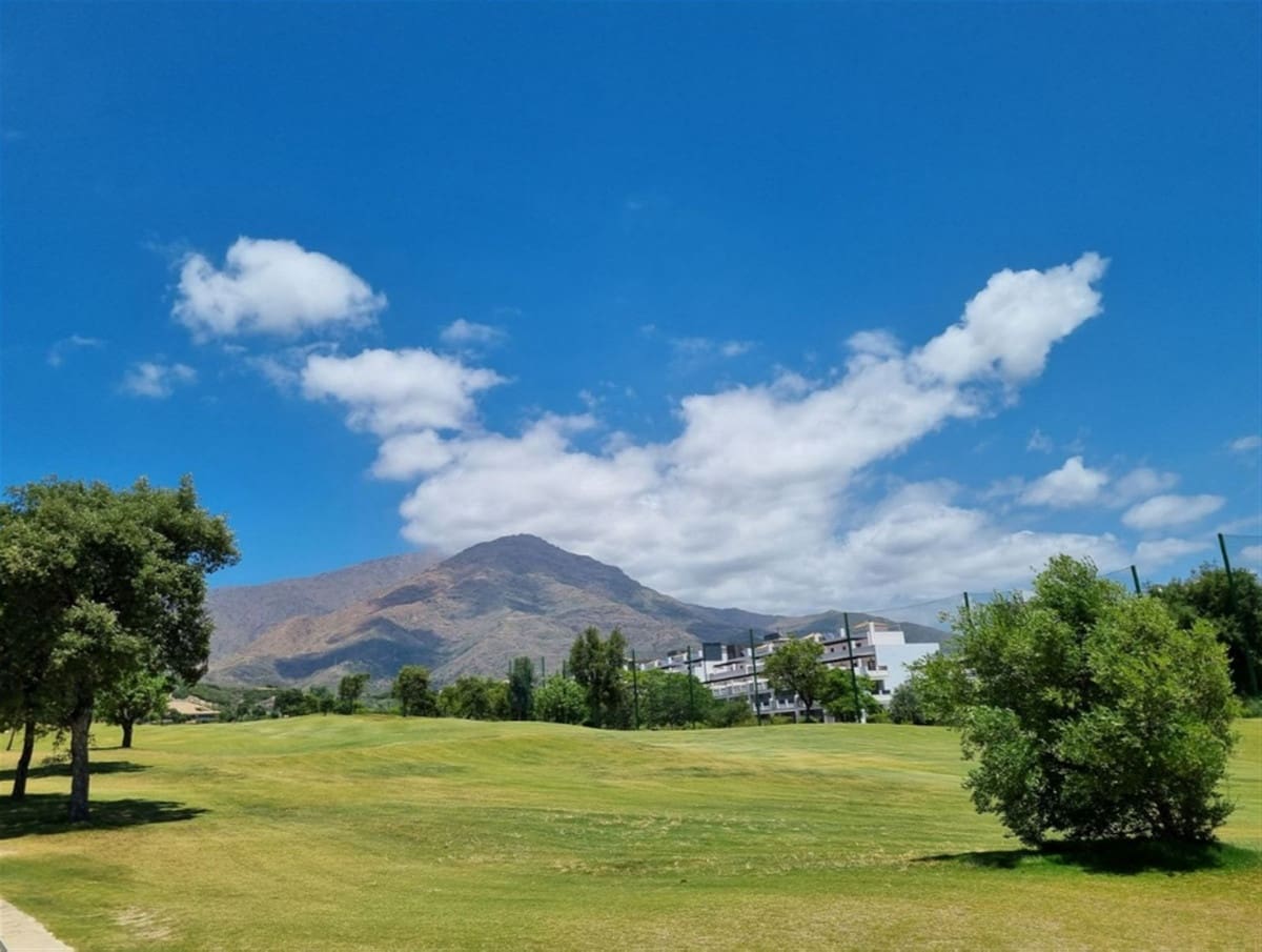 2 bedroom Penthouse for sale in Estepona with pool garage - € 315,000 (Ref: 9753655)