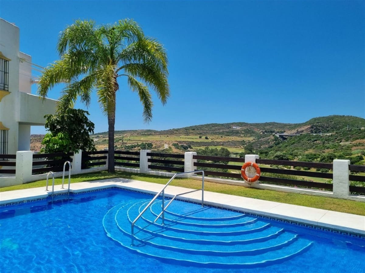 2 bedroom Penthouse for sale in Estepona with pool garage - € 315,000 (Ref: 9753655)