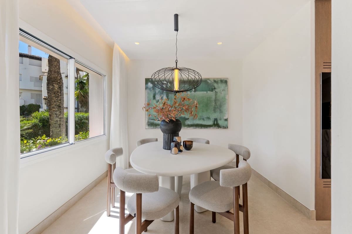 3 soverom Leilighet til salgs i Estepona med svømmebasseng garasje - € 1 495 000 (Ref: 9762311)