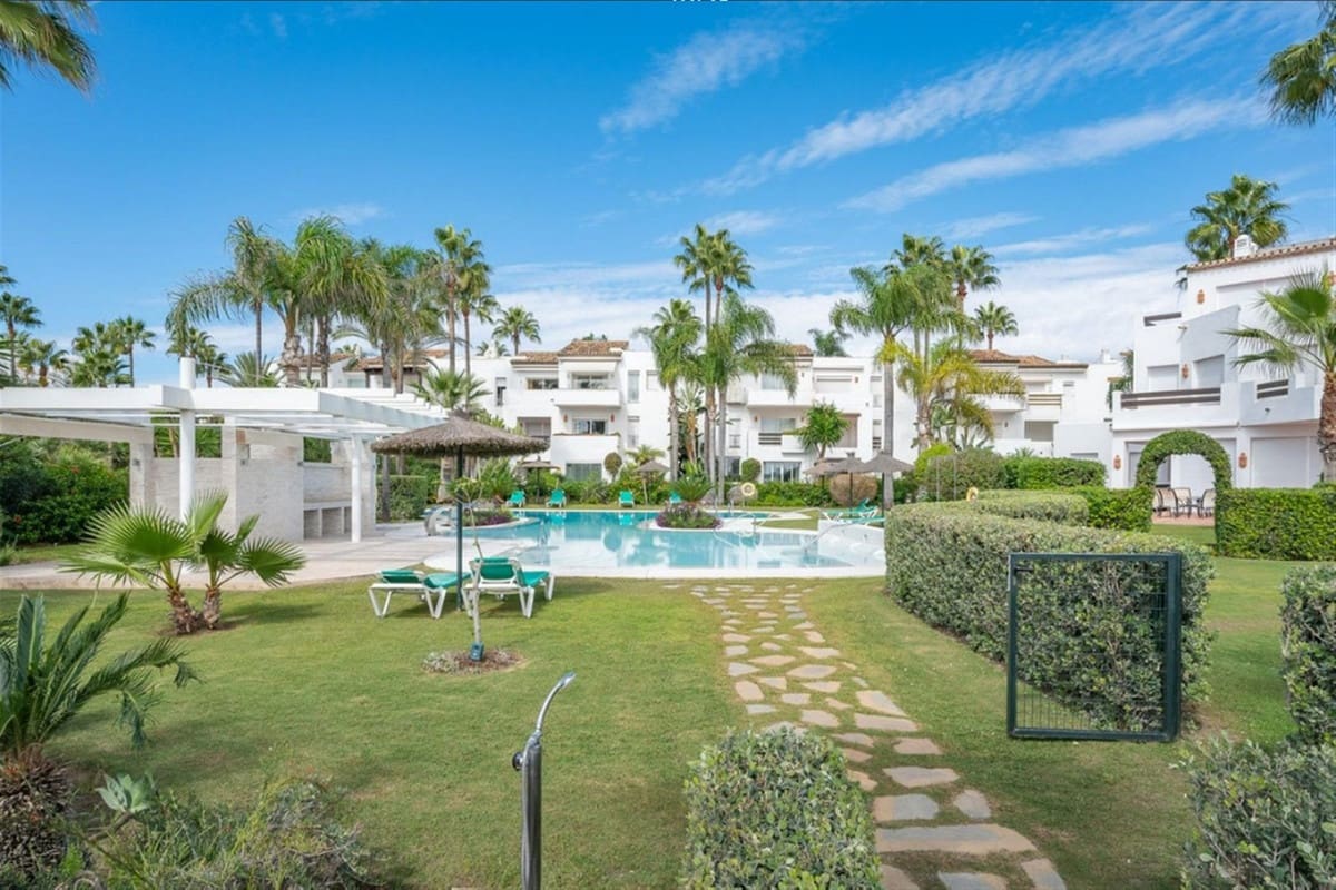 3 soverom Leilighet til salgs i Estepona med svømmebasseng garasje - € 1 495 000 (Ref: 9762311)