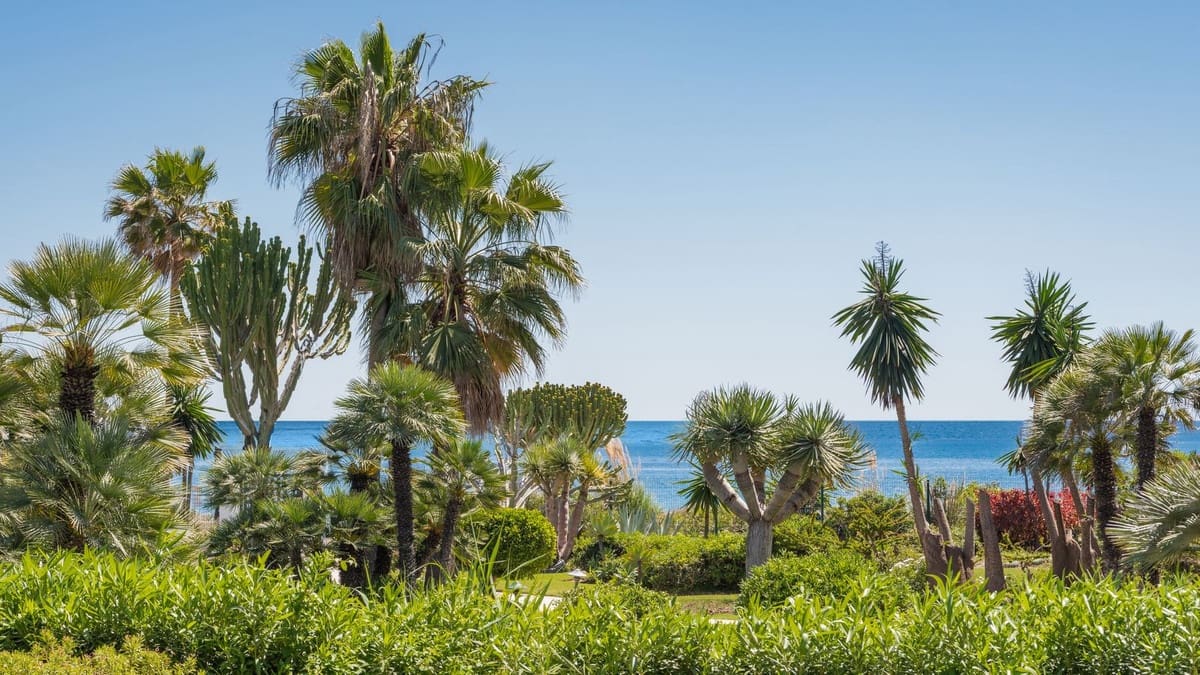 3 soverom Leilighet til salgs i Estepona med svømmebasseng garasje - € 1 495 000 (Ref: 9762311)