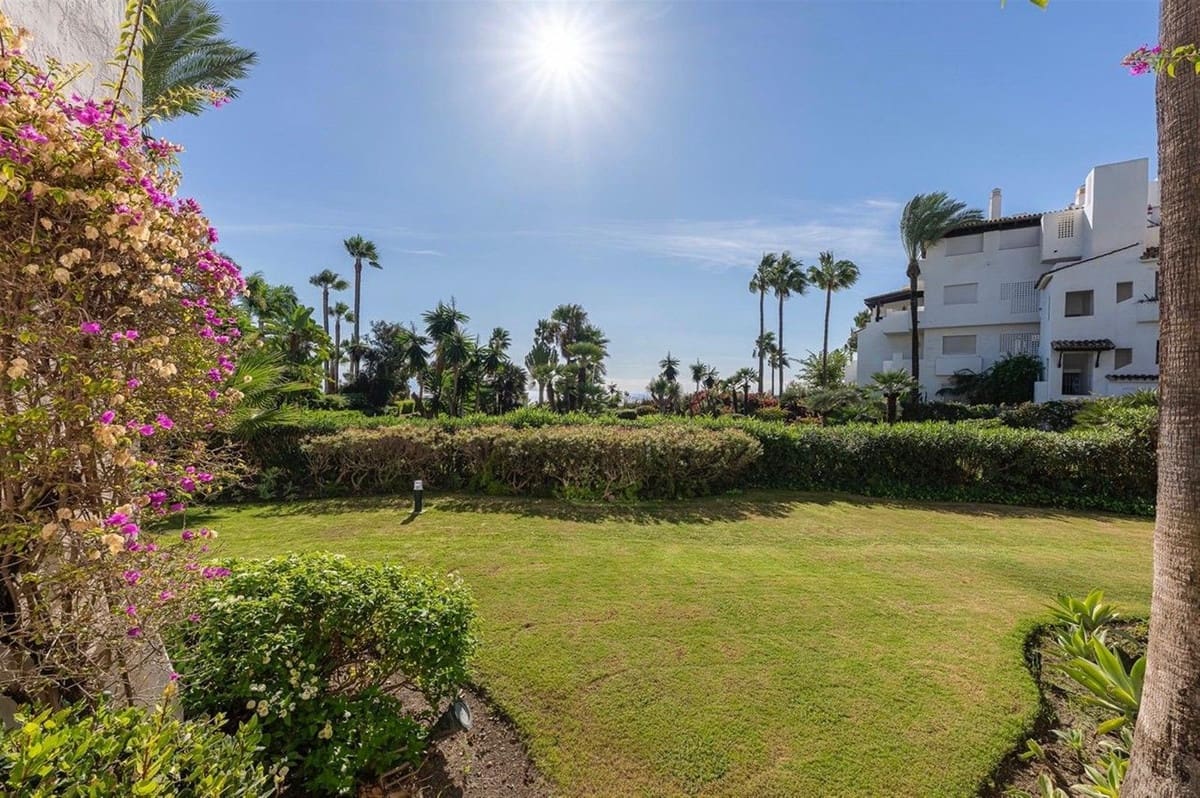3 soverom Leilighet til salgs i Estepona med svømmebasseng garasje - € 1 495 000 (Ref: 9762311)