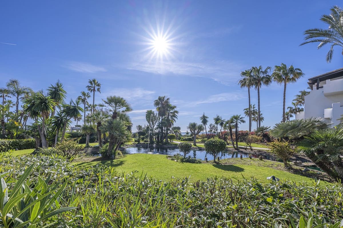 3 soverom Leilighet til salgs i Estepona med svømmebasseng garasje - € 1 495 000 (Ref: 9762311)