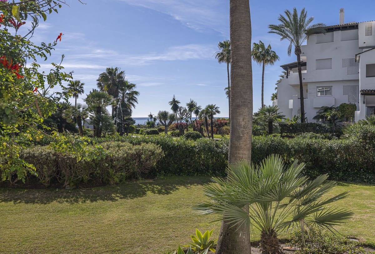 3 soverom Leilighet til salgs i Estepona med svømmebasseng garasje - € 1 495 000 (Ref: 9762311)