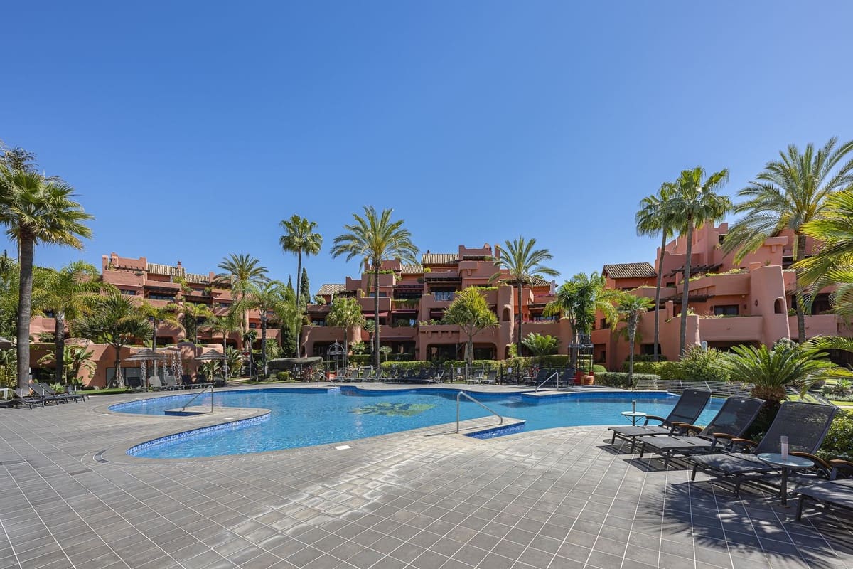 3 bedroom Penthouse for sale in New Golden Mile with pool garage - € 4,995,000 (Ref: 9762312)