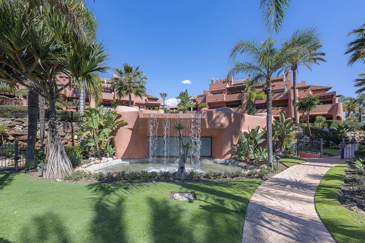 3 bedroom Penthouse for sale in New Golden Mile with pool garage - € 4,995,000 (Ref: 9762312)