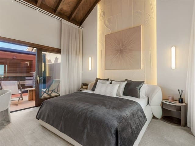 3 chambre Penthouse à vendre à New Golden Mile, Estepona avec piscine garage - 4 995 000 € (Ref: 9762312)