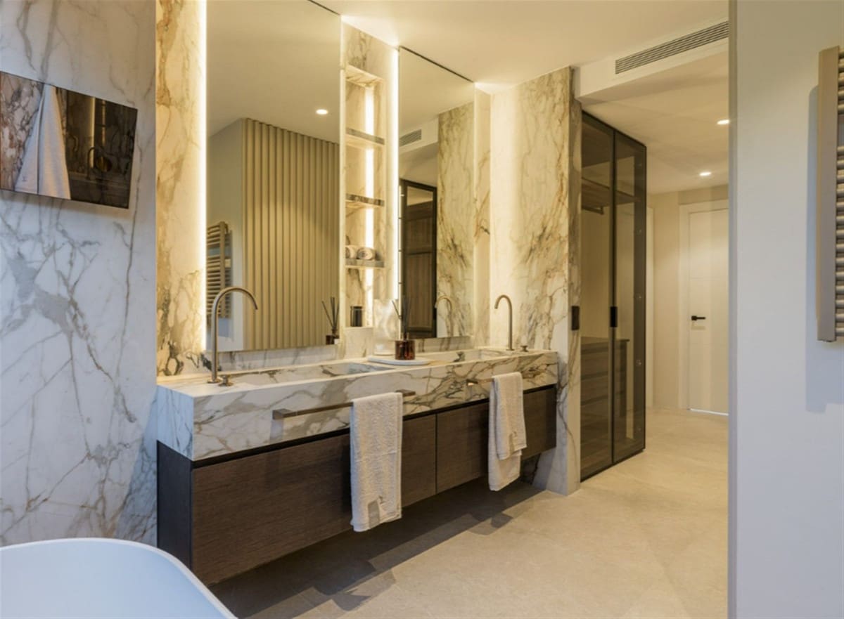 3 soverom Penthouse til salgs i New Golden Mile med svømmebasseng garasje - € 4 995 000 (Ref: 9762312)