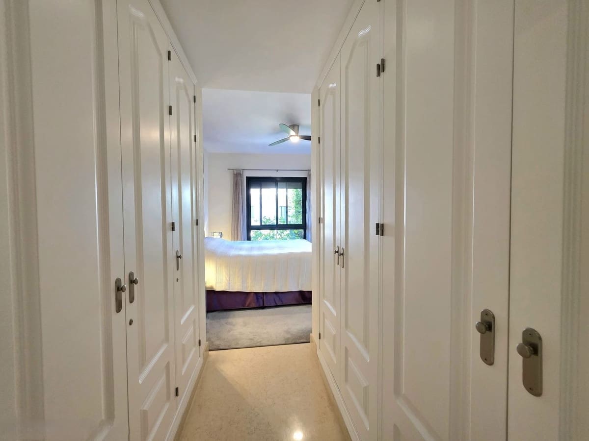 Apartamento de 2 habitaciones en Benahavís en venta con piscina garaje - 625.000 € (Ref: 9777316)