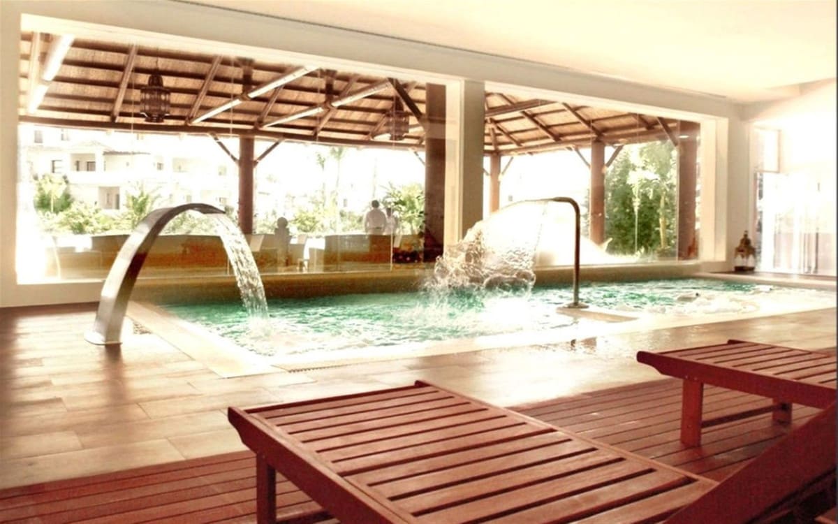 Apartamento de 2 habitaciones en Benahavís en venta con piscina garaje - 625.000 € (Ref: 9777316)