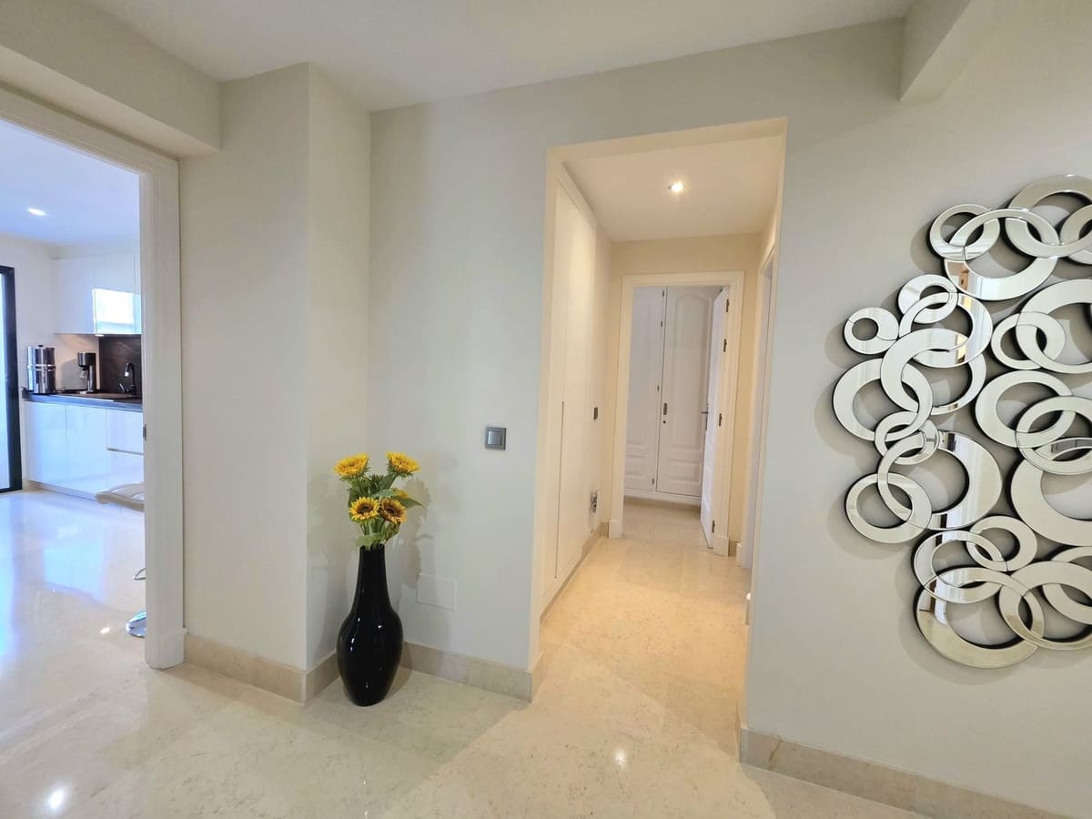 Apartamento de 2 habitaciones en Benahavís en venta con piscina garaje - 625.000 € (Ref: 9777316)