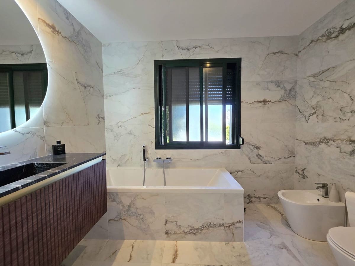 Apartamento de 2 habitaciones en Benahavís en venta con piscina garaje - 625.000 € (Ref: 9777316)