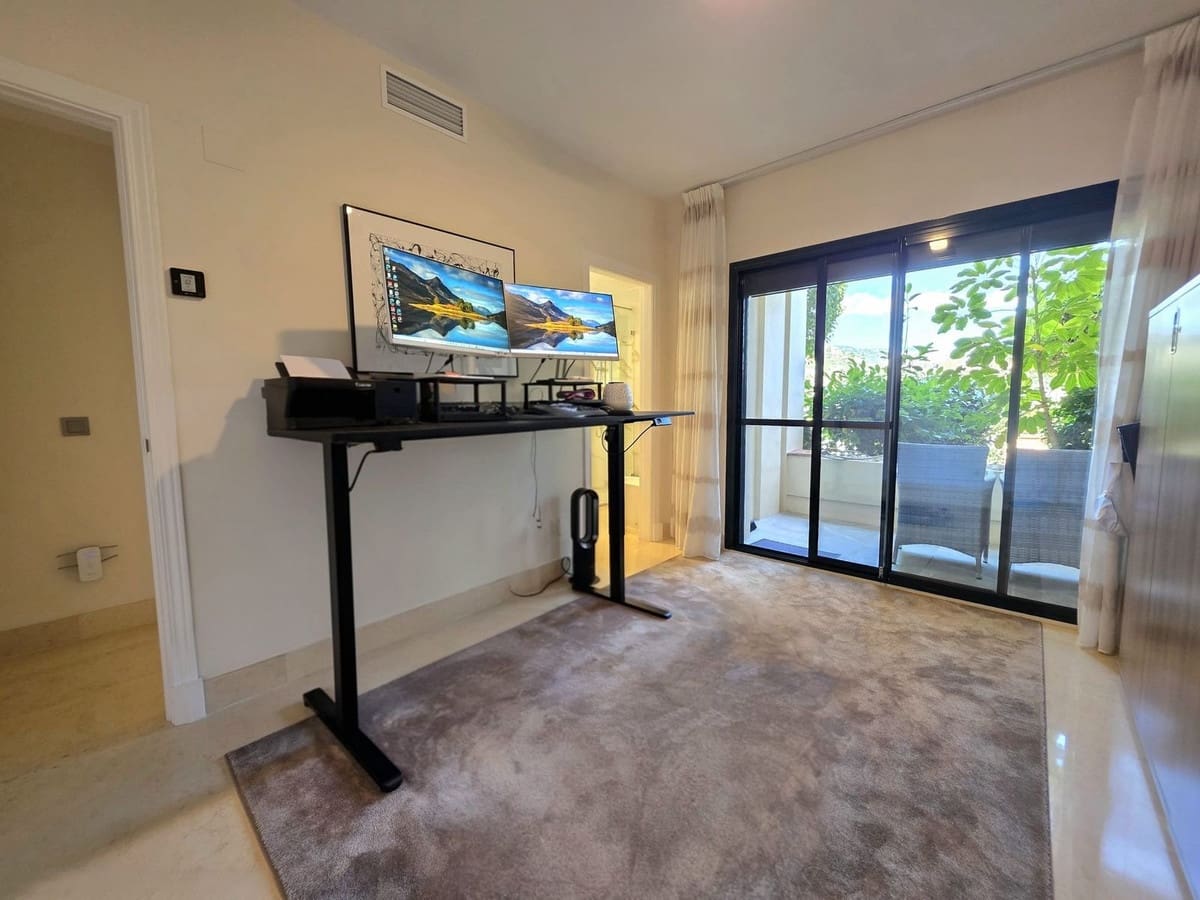 Apartamento de 2 habitaciones en Benahavís en venta con piscina garaje - 625.000 € (Ref: 9777316)