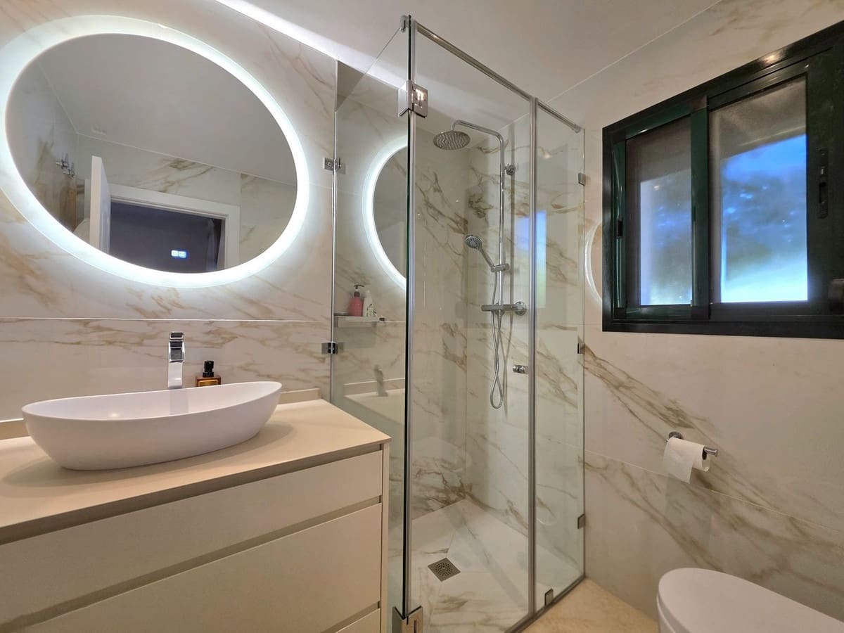 Apartamento de 2 habitaciones en Benahavís en venta con piscina garaje - 625.000 € (Ref: 9777316)