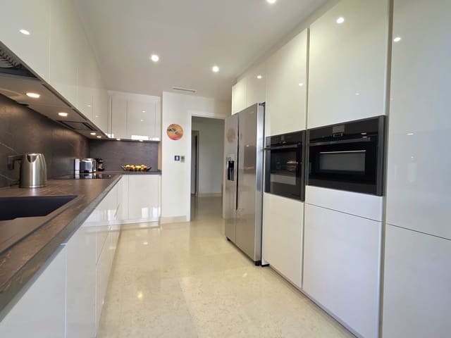 Apartamento de 2 habitaciones en Benahavís en venta con piscina garaje - 625.000 € (Ref: 9777316)