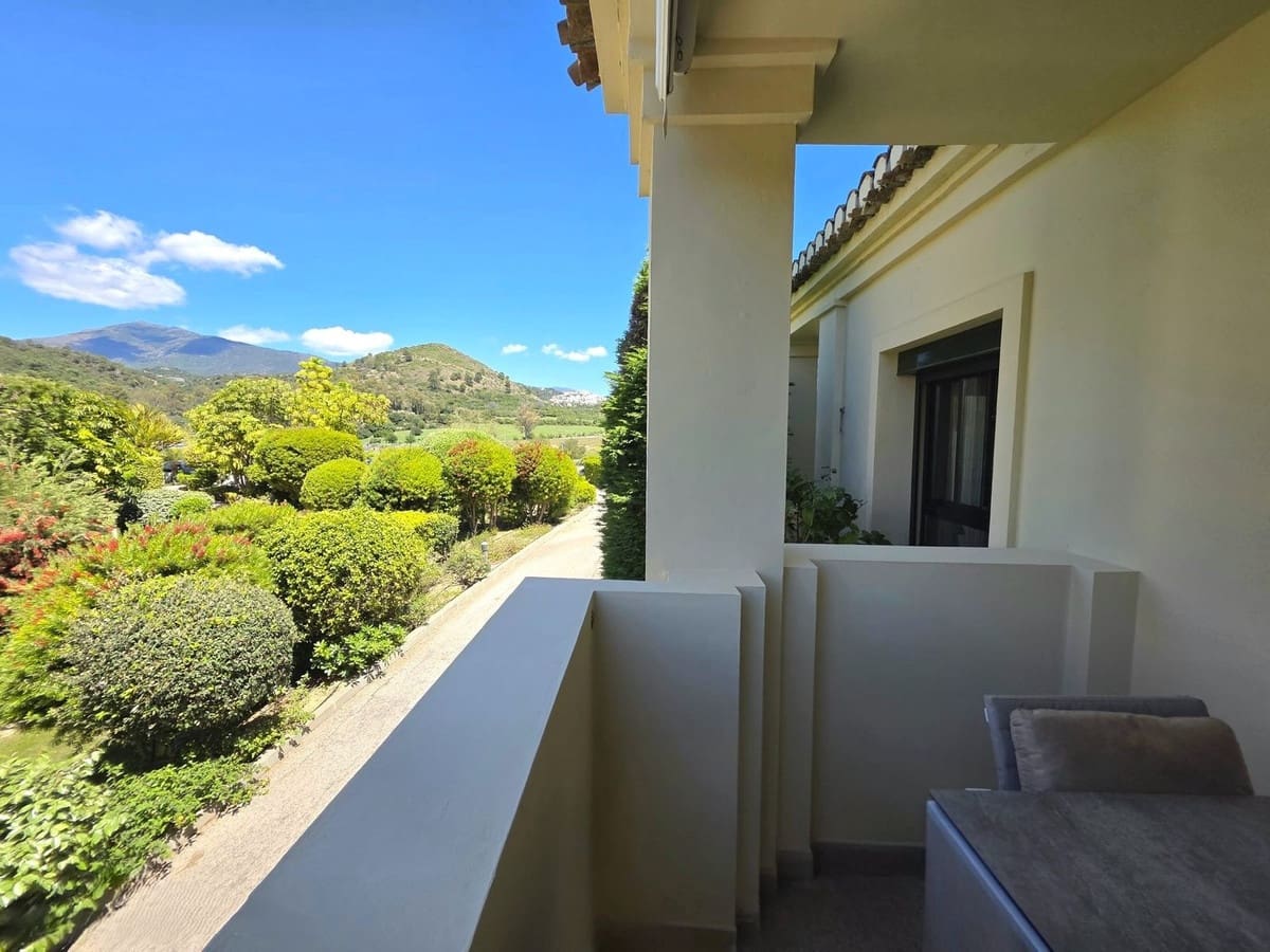 Apartamento de 2 habitaciones en Benahavís en venta con piscina garaje - 625.000 € (Ref: 9777316)