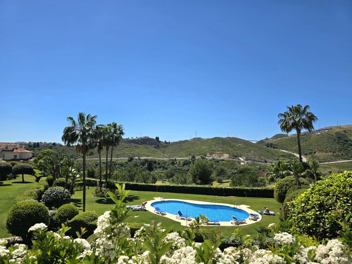 Apartamento de 2 habitaciones en Benahavís en venta con piscina garaje - 625.000 € (Ref: 9777316)