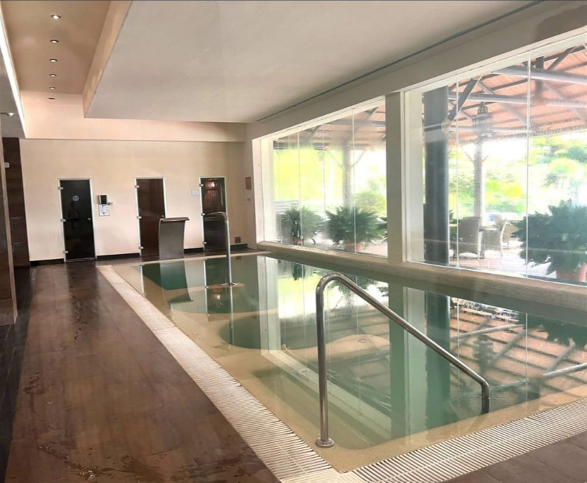 Apartamento de 2 habitaciones en Benahavís en venta con piscina garaje - 625.000 € (Ref: 9777316)