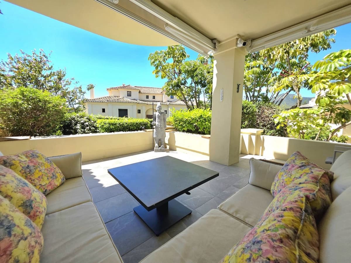 Apartamento de 2 habitaciones en Benahavís en venta con piscina garaje - 625.000 € (Ref: 9777316)