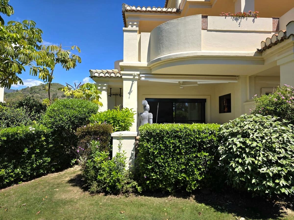 Apartamento de 2 habitaciones en Benahavís en venta con piscina garaje - 625.000 € (Ref: 9777316)