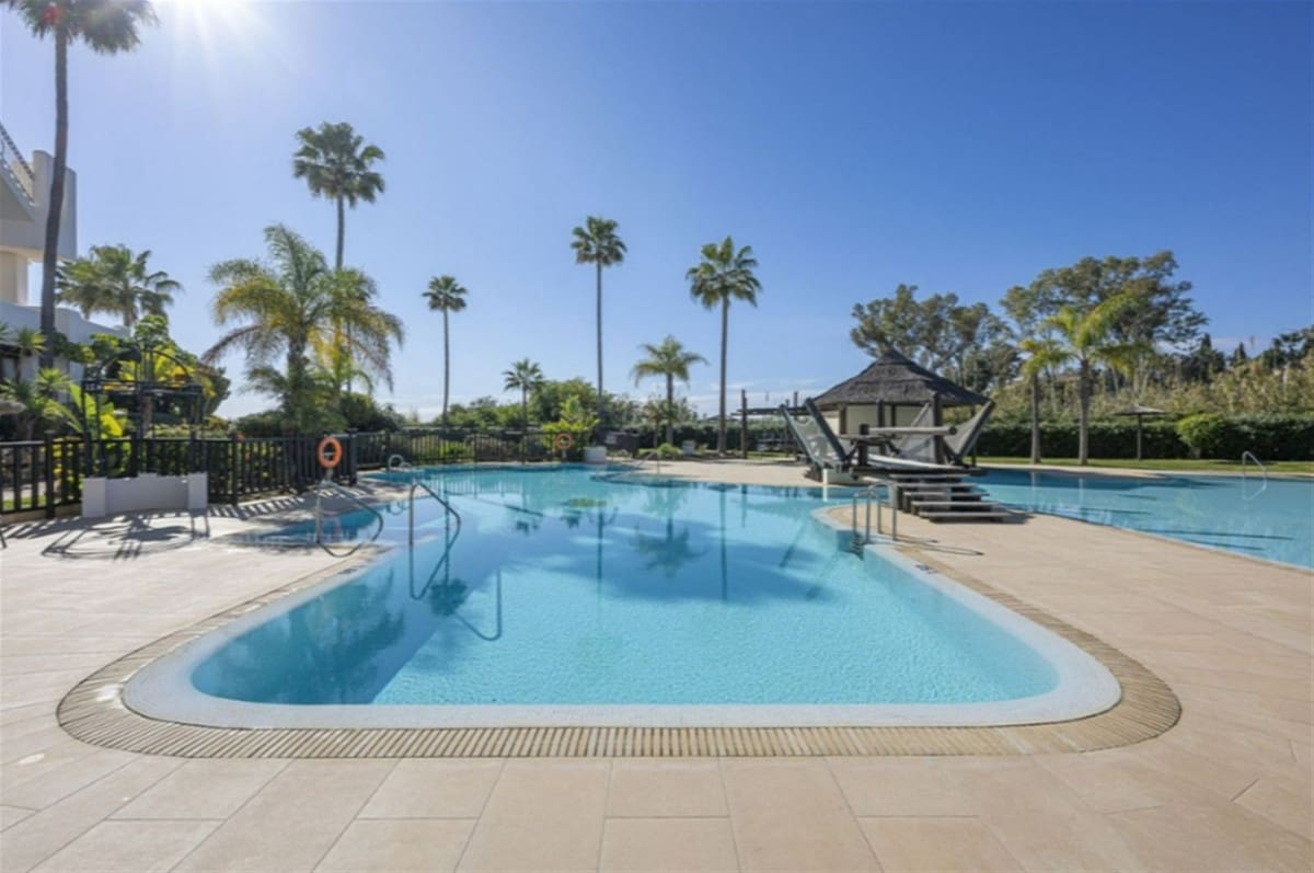 3 camera da letto Appartamento in vendita in New Golden Mile con piscina garage - 1.895.000 € (Rif: 9784926)