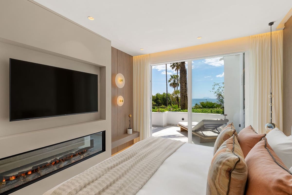 3 bedroom Apartment for sale in Estepona with garage - € 2,995,000 (Ref: 9841887)