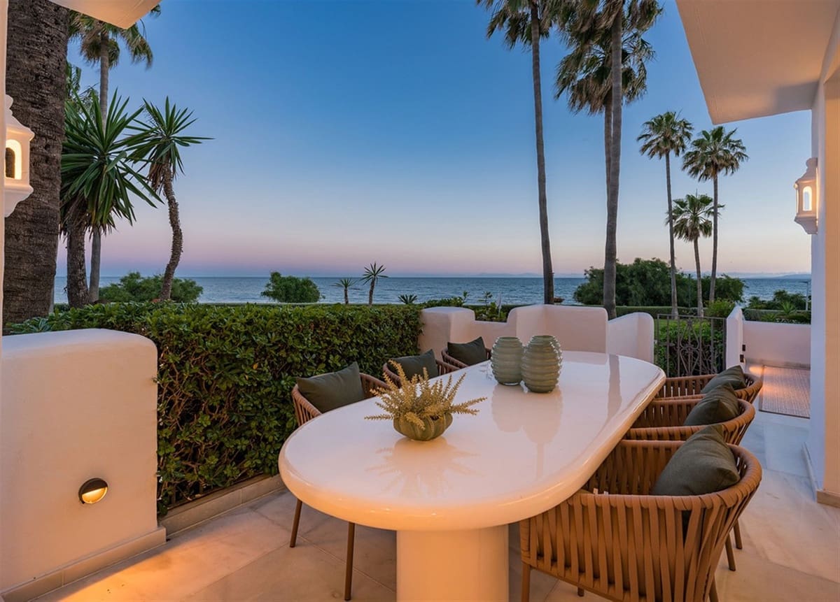 3 bedroom Apartment for sale in Estepona with garage - € 2,995,000 (Ref: 9841887)