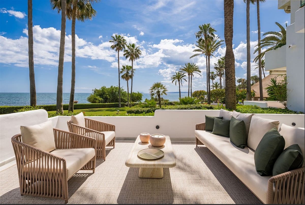 3 bedroom Apartment for sale in Estepona with garage - € 2,995,000 (Ref: 9841887)