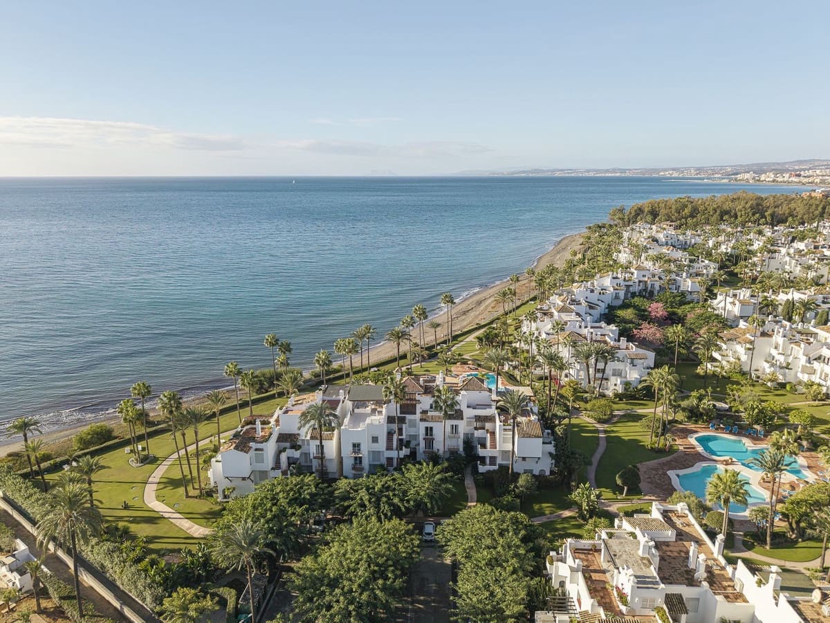 3 bedroom Apartment for sale in Estepona with garage - € 2,995,000 (Ref: 9841887)